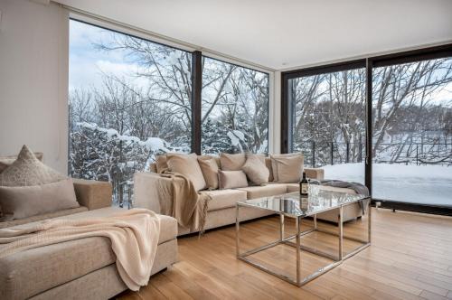 Hirafu House | Escarpment House by H2 Life