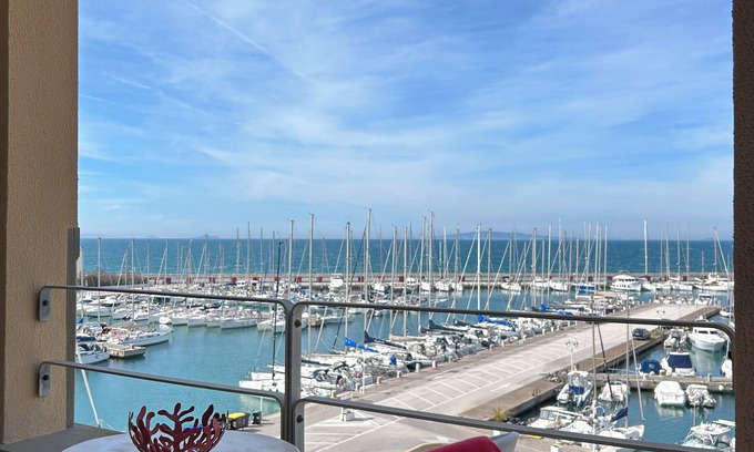 Punta Ala Apartment | Esclusivo appartamento con ampio solarium vista mare a due passi dalla spiaggia!