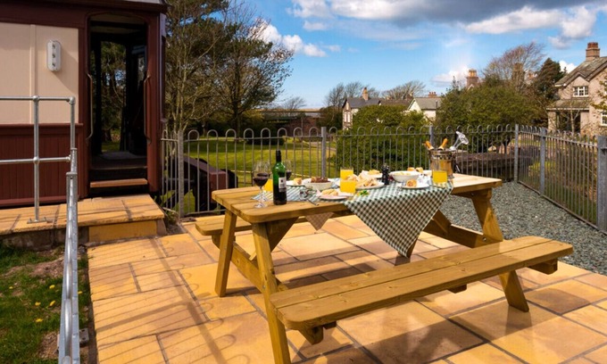 Holmrook House | Esk Pullman Carriage