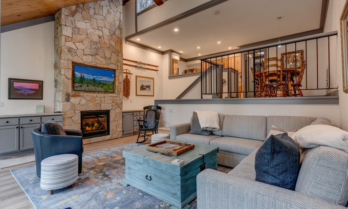 Tahoma Condo | Esperanzas Lakeside Retreat: 3 BR, 2 BA Condominium in Tahoma, Sleeps 6