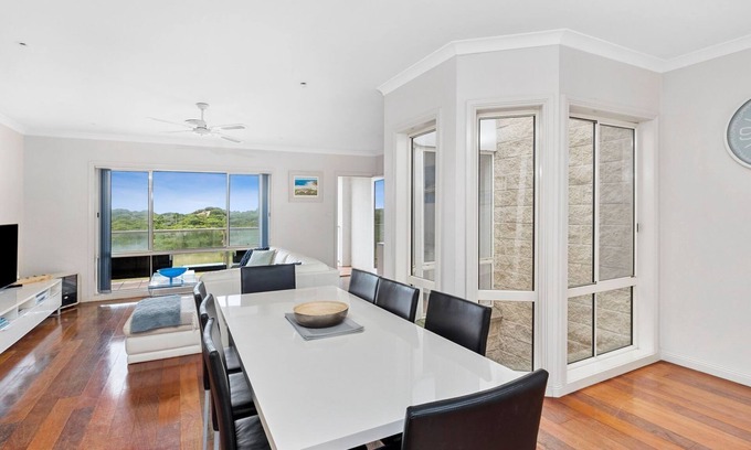 Torquay House | Esplanade Frontage 4-209
