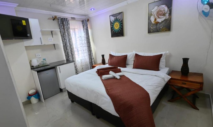 Parow House | Essential Lodge23