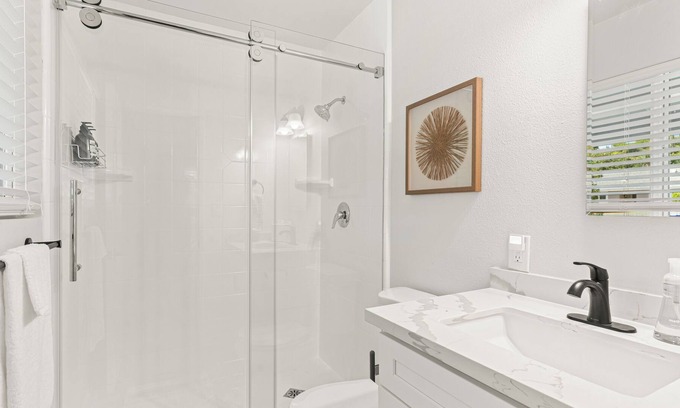 Thousand Oaks House | Estepa Unit #1 by PMI