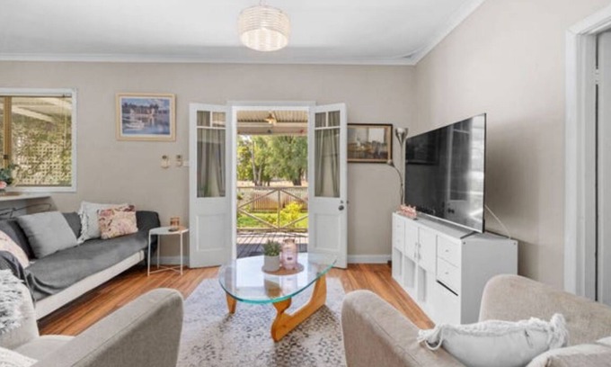 Falcon Cottage | Estuary cottage, tranquil for that much needed get away.