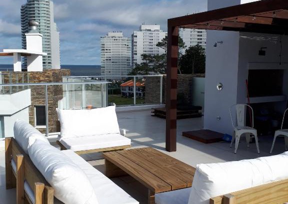 Punta del Este Apartment | Estudio con parrillero y vista al mar