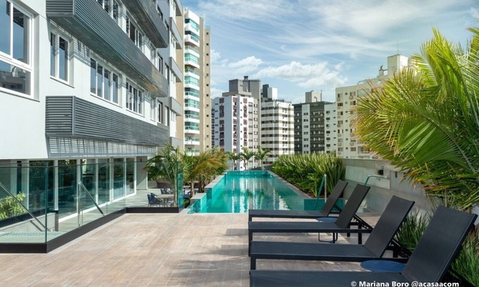 Centro Apartment | Estudio Moderno em Florianópolis, Vista Mar, Food Hall Patio Milano