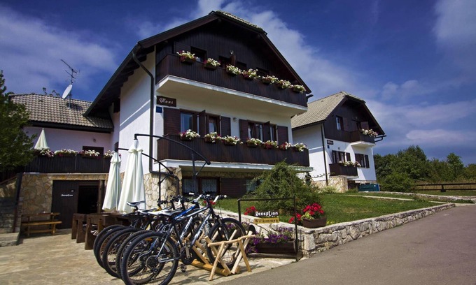Seliste Hotel | Etno garden