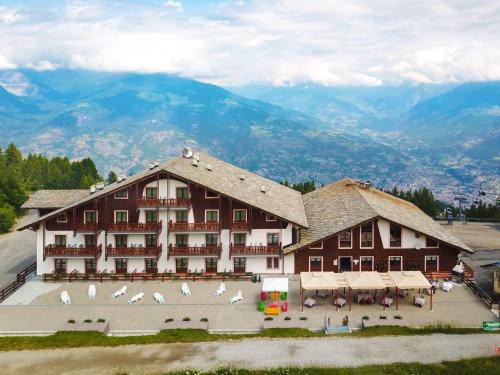 Plein Soleil Hotel | Etoile De Neige
