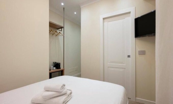 Quartiere XIII Aurelio House | Eudora Guesthouse Rome: Small Double Room