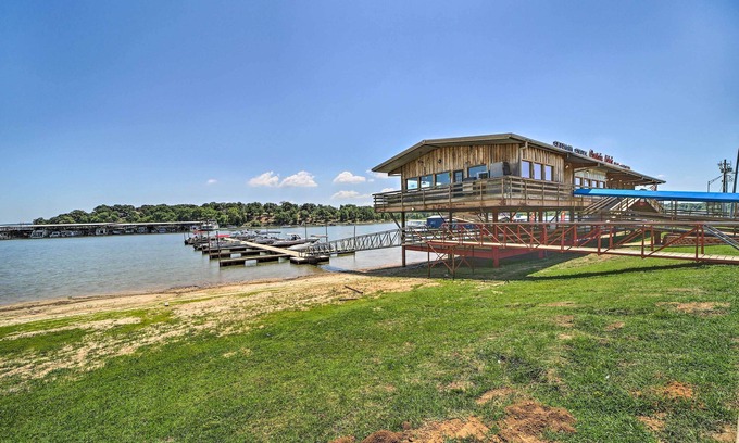 Eufaula Cottage | Eufaula Retreat w/Lake Views: Walk to Marina