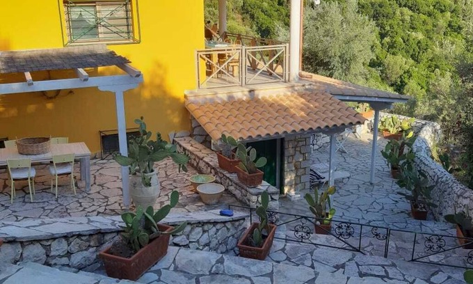 Sivota Condo | Eumaeos Spitakia