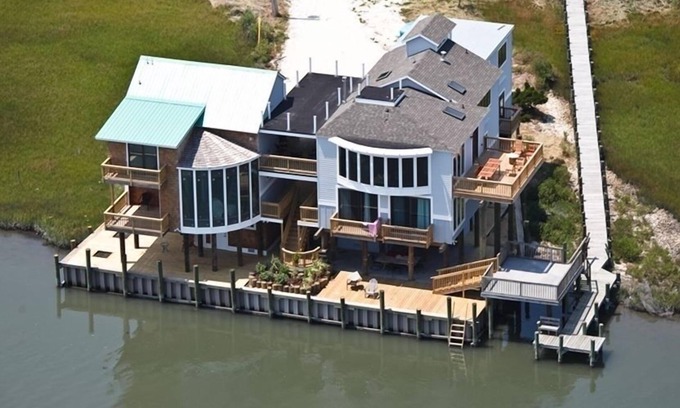 Chincoteague House | Eureka! on Deep Hole Creek - Waterfront! Sleeps 16