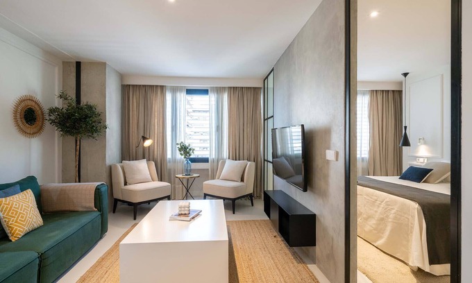 Castillejos Apartment | Eurobuilding 2 - Stylish accommodation in Castellana/Bernabéu by SharingCo