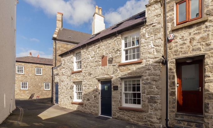 Castletown Cottage | Eva's Cottage is a gem of a seaside holiday cottage close to Castletown harbour