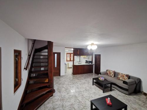 Breaza de Jos House | Eva's Garden