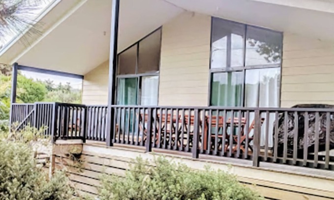 Venus Bay House | Evergreen - spacious family retreat, so close to shops and beaches.