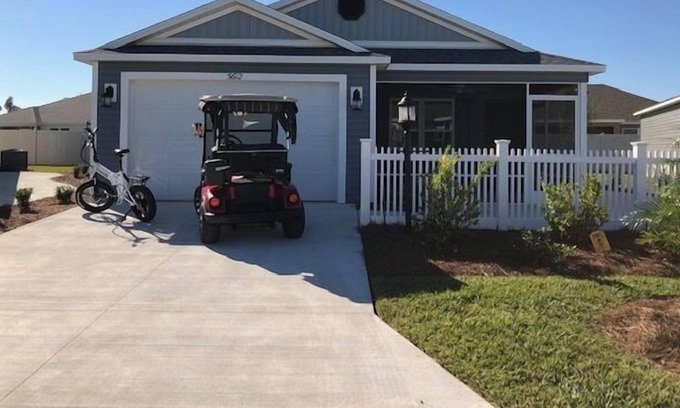 The Villages Cottage | EVERYTHING YOU NEED TO VACATION E BIKE GAS GOLF CART GAS GRILL BEAUTIFUL HOME
