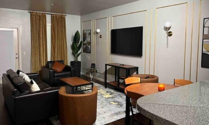 Norman Apartment | Everything you need to call home + car rental