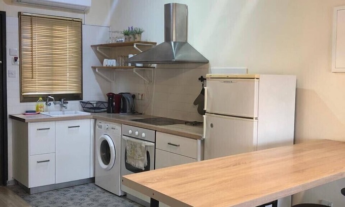 Paphos Apartment | Evitas House is in the heart of Kato Paphos ,4 minutes walk to the sea!