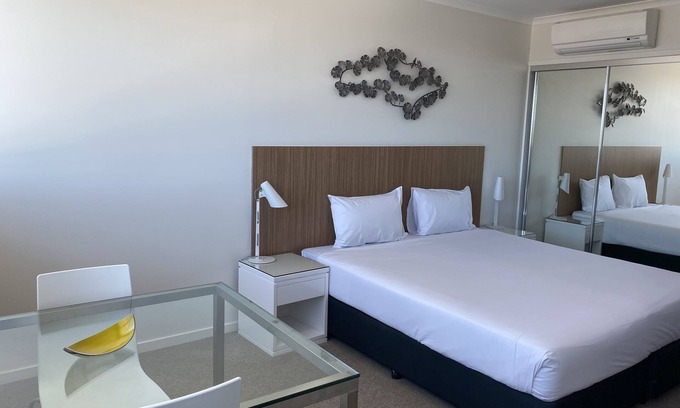 Mackay Apartment | Excellent Location - Modern Hotel Room in Mackay!