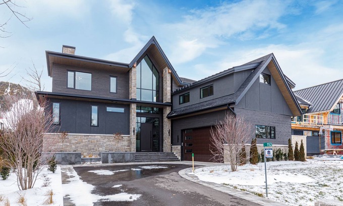 The Blue Mountains Ski Chalet | Exceptional Summer Escape Steps To Georgian Bay Beach and a Pool!
