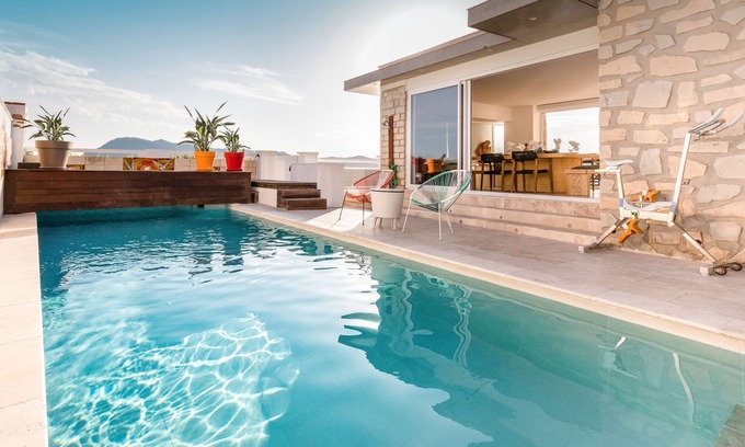 Saint-Mandrier-sur-Mer Villa | Exceptional Villa – Les Pieds dans l’Eau in Saint-Mandrier-sur-Mer