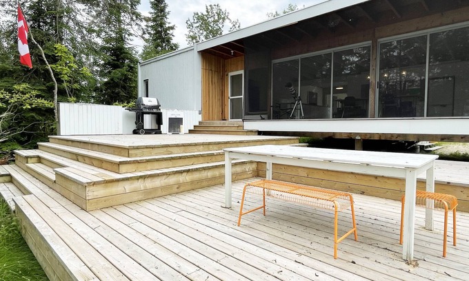 Little Bullhead Cabin | Exceptional cottage on Lake Winnipeg over 2300 sq feet with hot tub and sauna.n