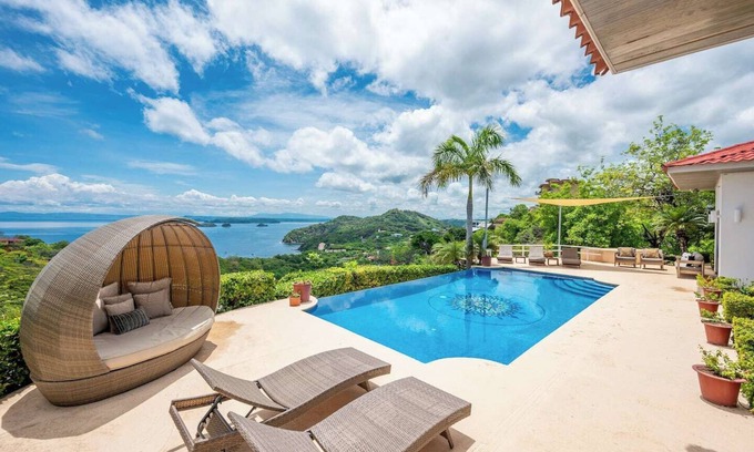 El Ocotal House | Exceptional 5-Bedroom Retreat in Ocotal: Unparalleled Views and Sunsets