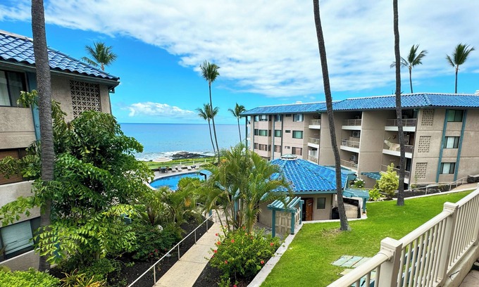 Historic Kailua Village Condo | Exceptional Kona Reef Condo: Full AC, Oceanfront, Easy Walking Distance to Town