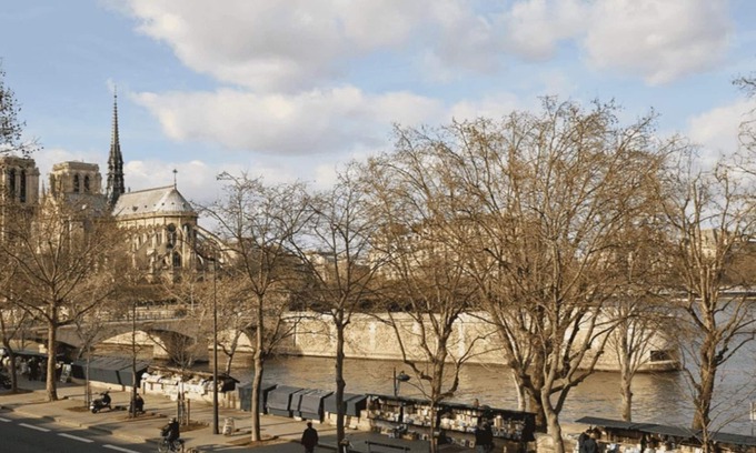 Les Iles Apartment | EXCEPTIONAL LOCATION & STEPS AWAY FROM ICONIC NOTRE DAME - RUE CHANOINESSE