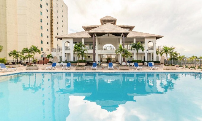 San Geronimo Apartment | Exclusive 3 BDR, Gym & Pool, SeaView, Luxury Tower