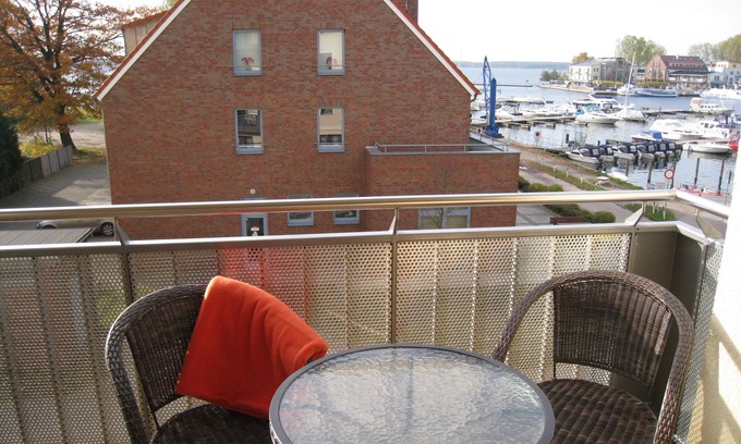 Muritz Apartment | Exclusive apartment right on the harbor with lake view (* DTV)