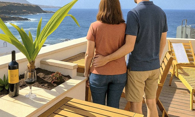 Garachico Apartment | Exclusive apartment "Loft rojo" directly on the Caleton de Garachico, quiet location.