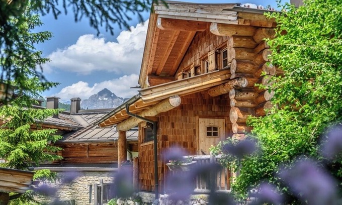 Maria Alm am Steinernen Meer Ski Chalet | Exclusive chalets with their own Swiss stone pine sauna, private whirlpool & open fireplace