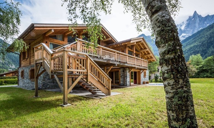 Les Praz-de-Chamonix Ski Chalet | Exclusive 5 BR Chalet in the Valley