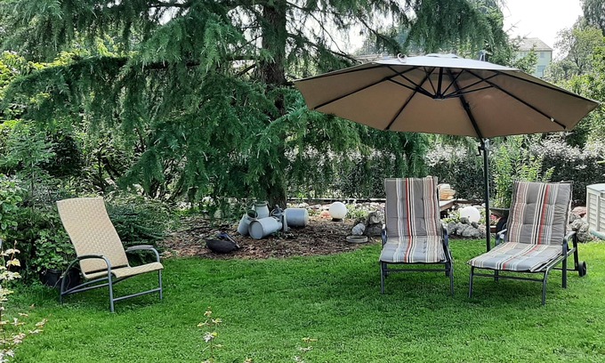 Schonbrunn House | Exclusive Holiday in a private Oasis with many plants and a pond