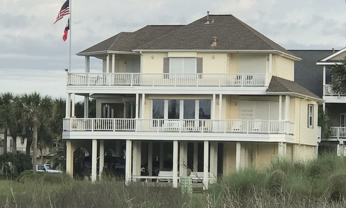 Pirates Beach West House | Exclusive Pirates Beach West location with fantastic ocean views.