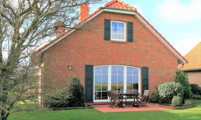 Neu Hauen House | Exclusive vacation home in a quiet location with a view of the dyke. Wallbox from 03/26