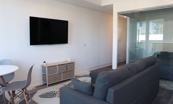 Church and Wellesley Condo | Executive 1 BR 2 bed Condo on Church + Carlton