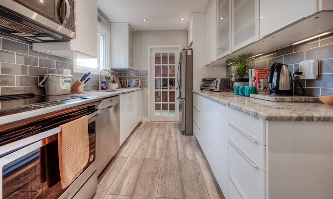 Waterloo House | Executive 3 Bedroom Suite in the Heart of Waterloo