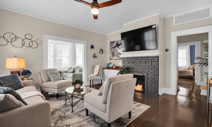 Midtown House | Executive Ardsley Bungalow close to Downtown