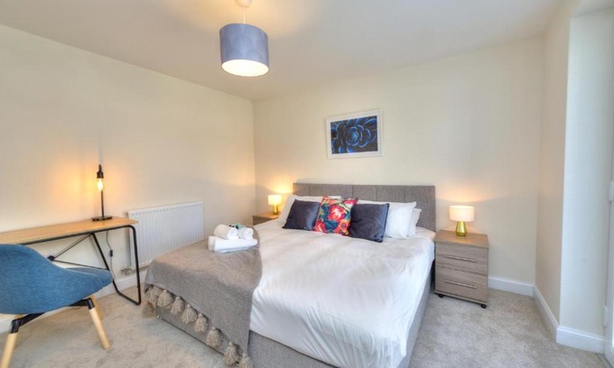 Milton Keynes Apartment | Executive Fairfields Apartment by PAY AS U STAY