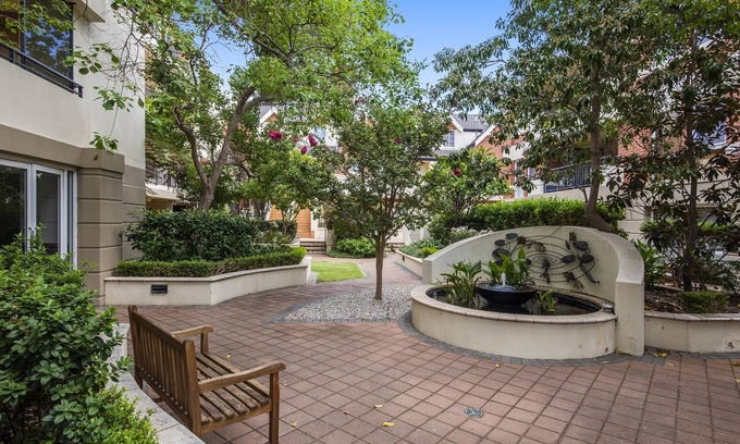 Subiaco Apartment | Executive style first floor apartment with loft