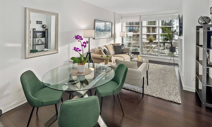 Downtown Victoria Condo | Executive Suite Pool/Hot tub/Gym