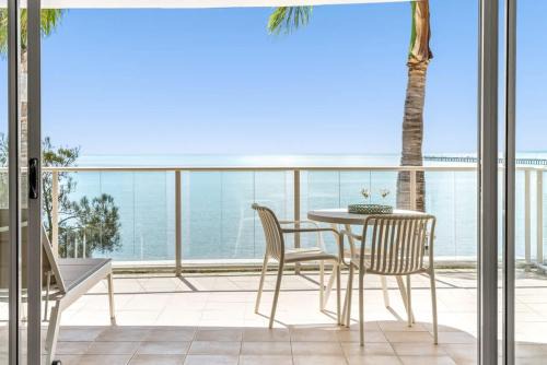 Urangan Apartment | Executive Waterfront Apartment - Palms at The Pier