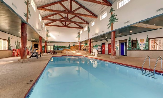 Columbia Hotel | Expanded Queen w/Closet & Kitchen! Stoney Creek Columbia | 4 Units
