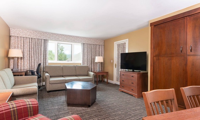 West Dover Condo | Expansive 2BR | Sleeps 10 | Ski-In