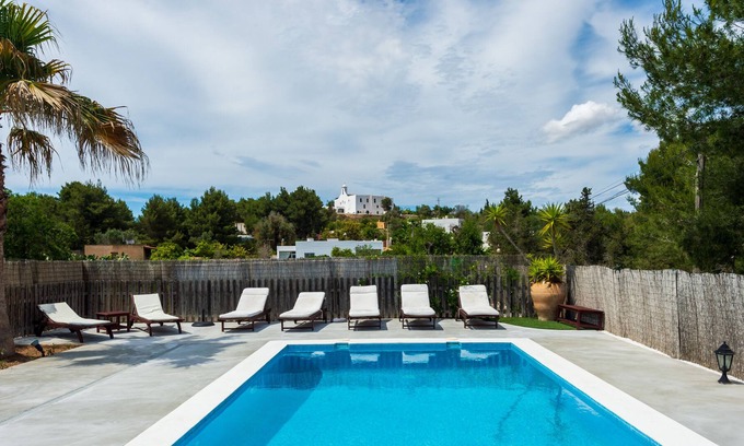 Sant Rafael de Sa Creu Ski Chalet | Expectacular villa with large garden and pool