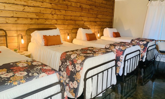 Canton House | Experience East TX@ElKen Retreat:Spa,Pool,Hot tub,Massage,Breakfast,Relax Suite2