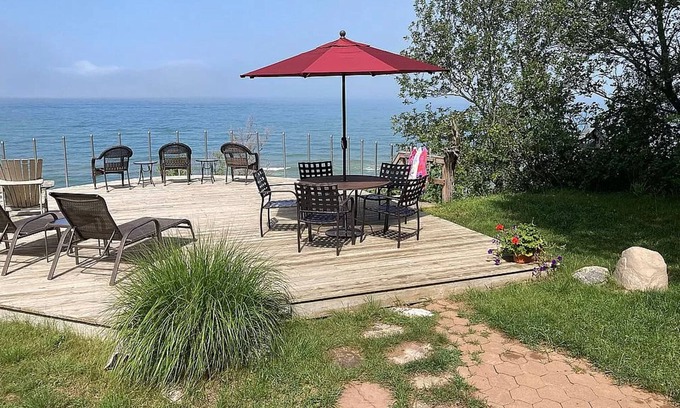 Mears House | Experience lakeside relaxation at Sunset Escape Cottage